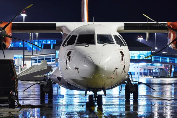 Aeropuerto por la noche —  Fotos de Stock