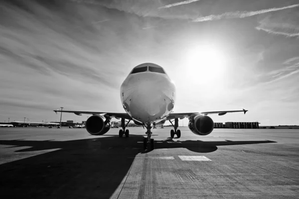 Airplane at the sunrise — Stock Photo, Image