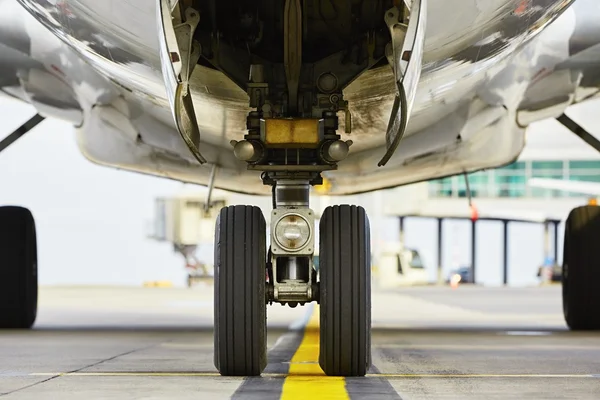Wheels of the airplane — Stock Photo, Image