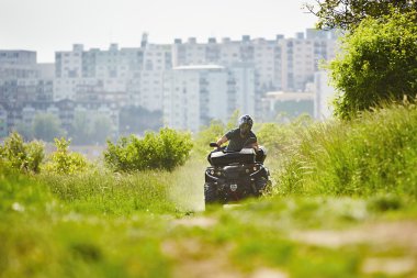 Tüm arazi aracı binici 