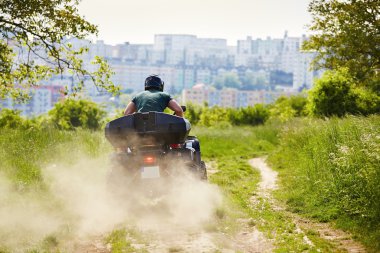 Tüm arazi aracı binici 