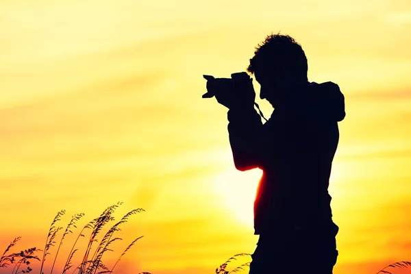 Silhouette av fotografen – stockfoto