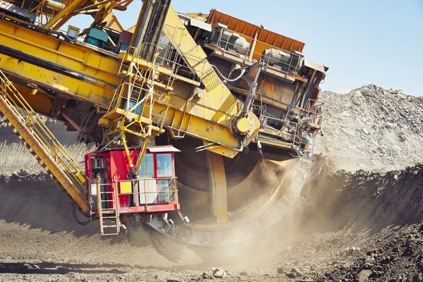 Huge mining machine — Stock Photo, Image