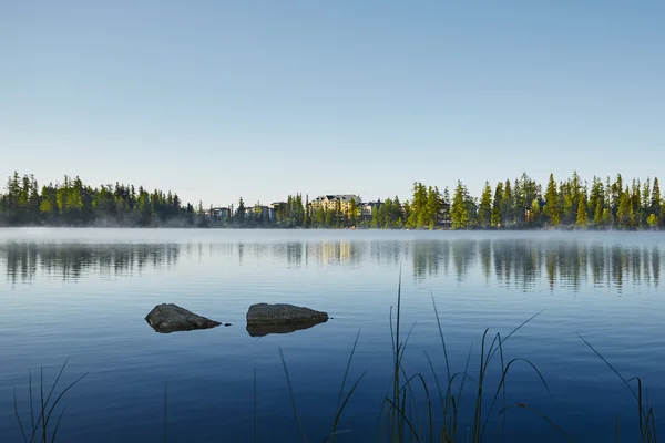 Lago de montaña — Foto de Stock