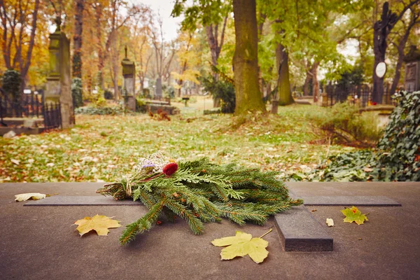 Old cemetery in autumn — Stock Photo, Image