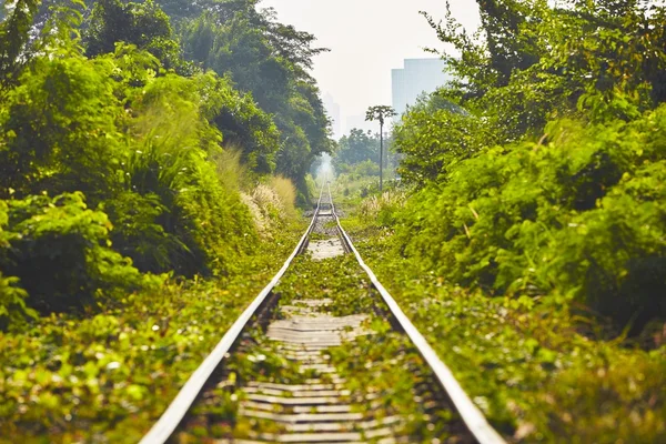 Järnvägen till staden — Stockfoto