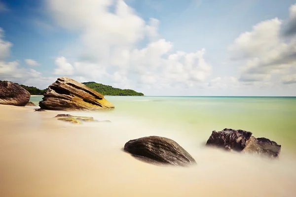 Leerer tropischer Strand — Stockfoto