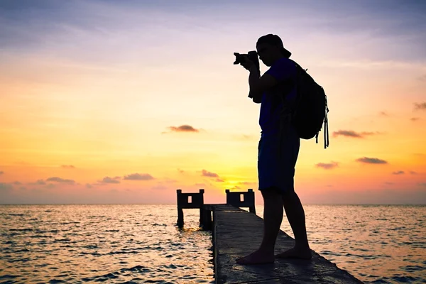 Fotograf la apusul soarelui — Fotografie, imagine de stoc