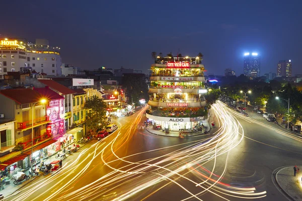 Tráfico nocturno en Hanoi —  Fotos de Stock