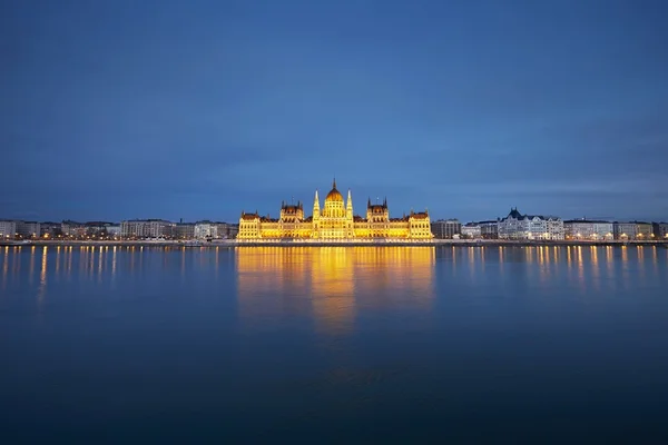Incroyable crépuscule à Budapest — Photo