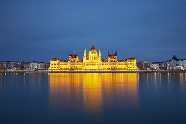 Incroyable crépuscule à Budapest — Photo