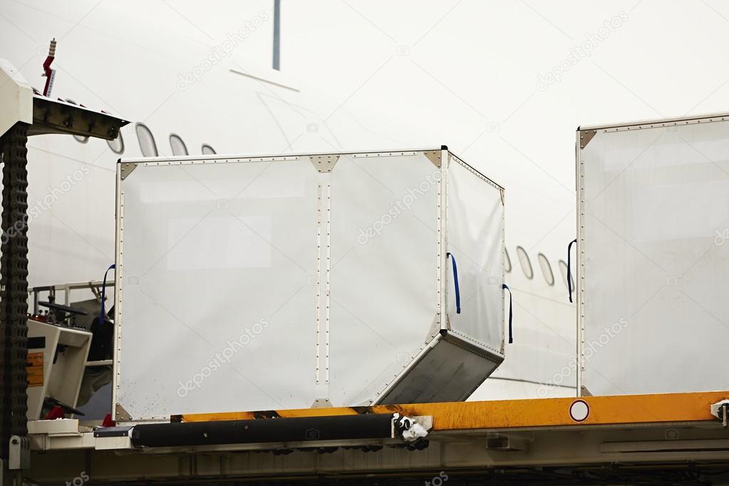 Loading of cargo containers