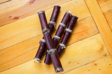 siyah mor şeker kamışı