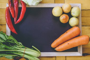 Dambılı spor konsepti ve sağlıklı yiyecekler. Boşluğu kopyala.