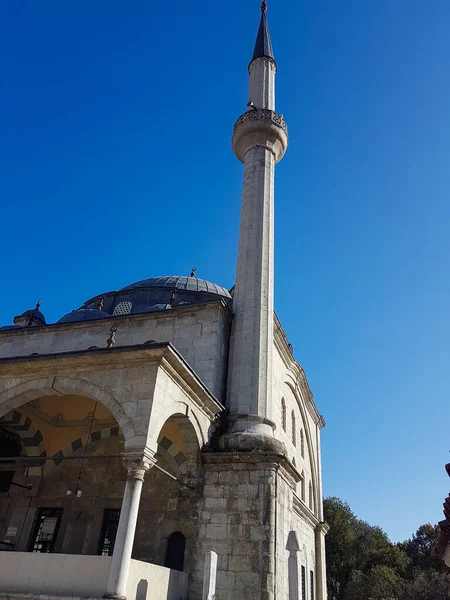 Türkiye 'nin Safranbolu kentindeki antik İzzet Paşa camiinin dış görünüşü