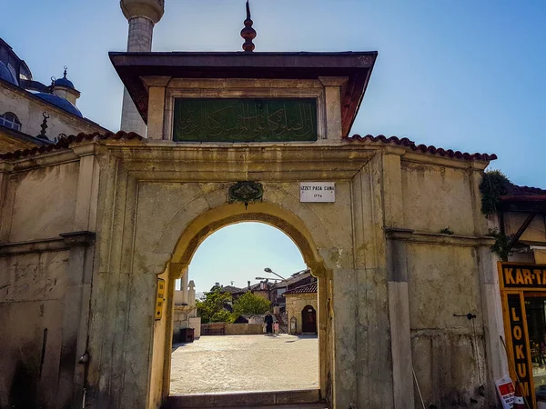 Türkiye 'nin Safranbolu kentindeki antik İzzet Paşa camiinin dış görünüşü