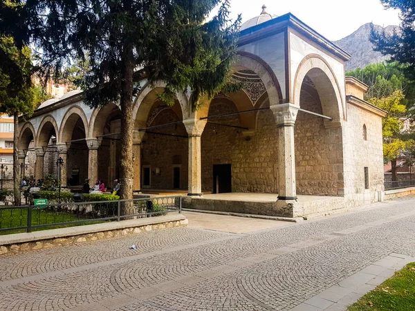 Türkiye 'nin Safranbolu kentindeki antik İzzet Paşa camiinin dış görünüşü