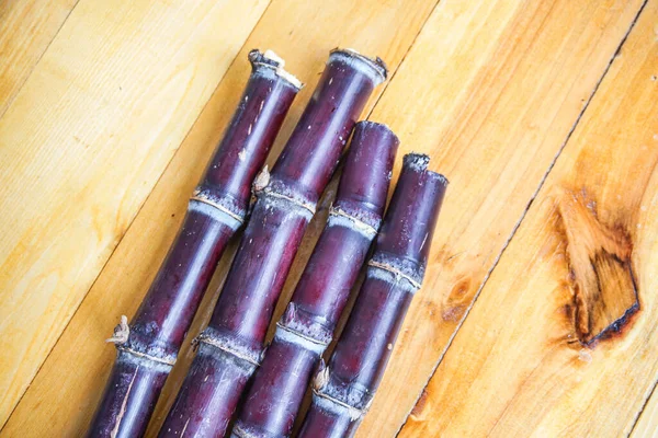 siyah mor şeker kamışı