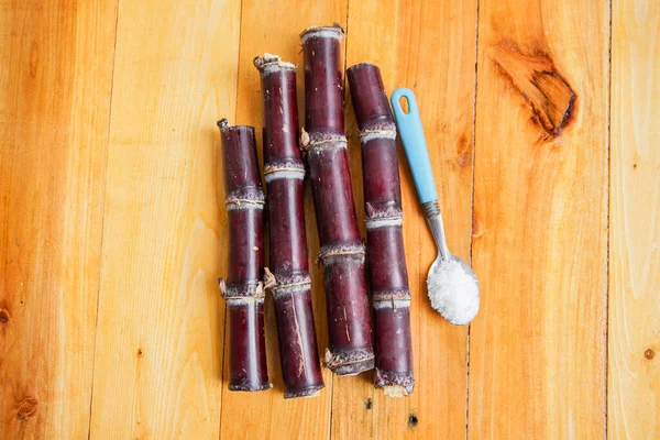 siyah mor şeker kamışı