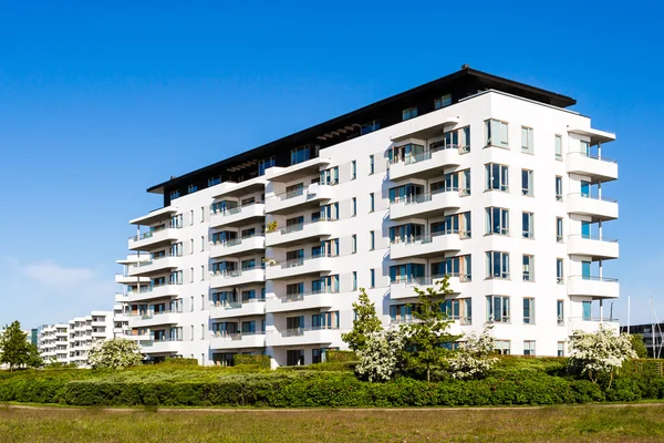 Edifício residencial moderno — Fotografia de Stock