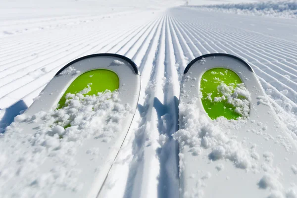 Skis on ski piste — Stock Photo, Image