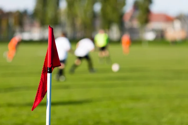 Jogadores de futebol desfocados jogando futebol amador jogo — Fotografia de Stock