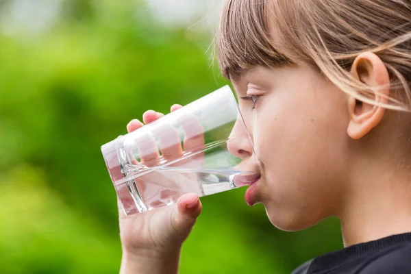 Girl drinking glass of fresh water — Stock Photo, Image