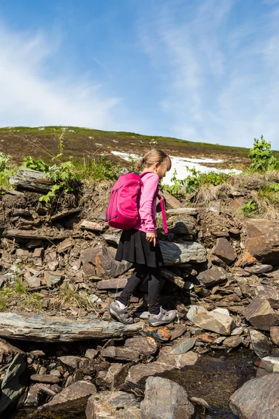 Niño al aire libre en la naturaleza —  Fotos de Stock