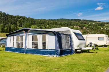 Modern Karavan kamp yerinde