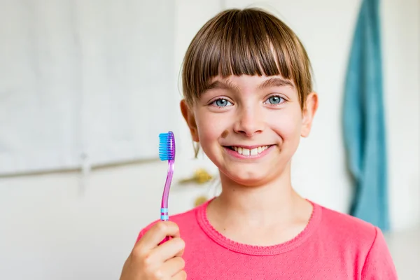 Young girl holding toothbrush — Stock Photo, Image