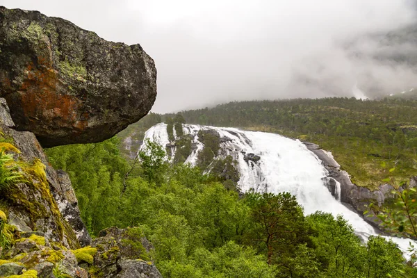 Krajina v Husedalen poblíž Hardangerfjord v Norsku — Stock fotografie