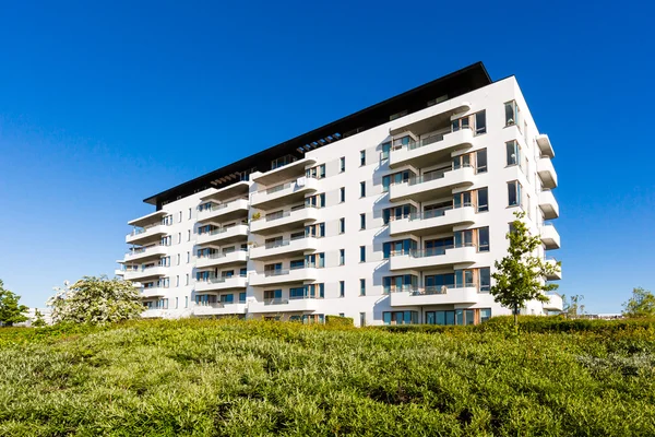 Modern residential building — Stock Photo, Image