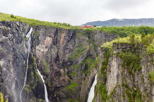 Voringsfossen vodopády u Hardangervidda v Norsku — Stock fotografie