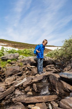 Çocuk doğa gezisinde