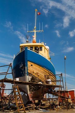 tekne onarım altında
