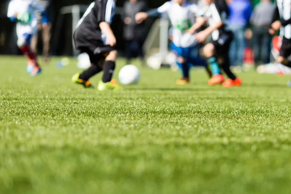 Діти футбол розмиття — стокове фото