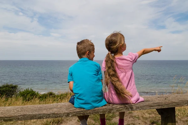 Kids taking a break — Stock Photo, Image