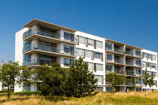 Modern appartementencomplex — Stockfoto