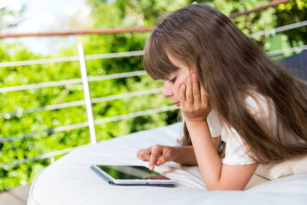 Meisje en Tablet PC — Stockfoto