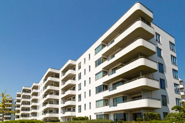 Edificio residencial contemporáneo —  Fotos de Stock