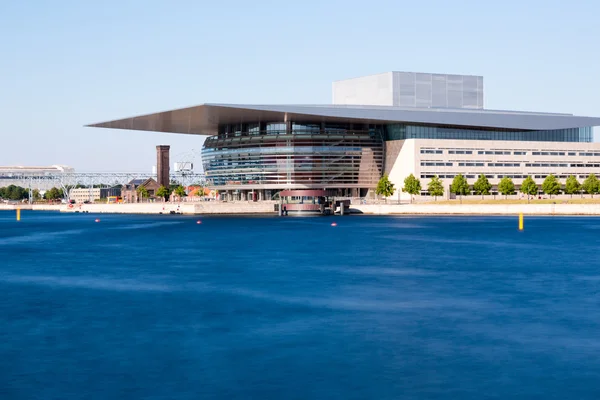 Kööpenhaminan oopperatalo — kuvapankkivalokuva