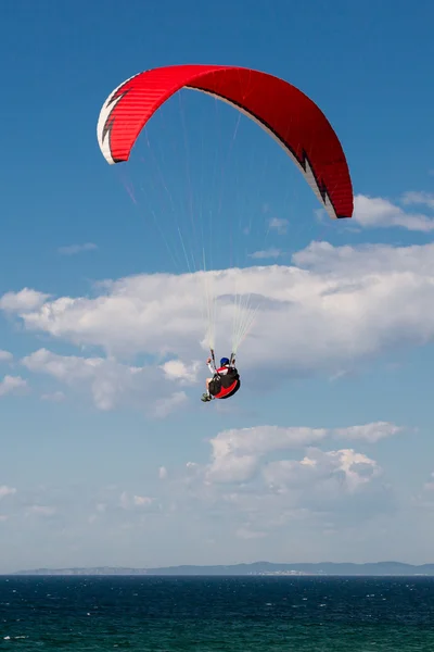 Gleitschirmfliegen — Stockfoto