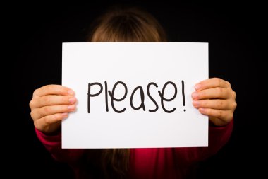 Lütfen işaret tutan çocuk