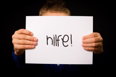 Almanca kelime Hilfe - yardım işaretiyle tutan çocuk