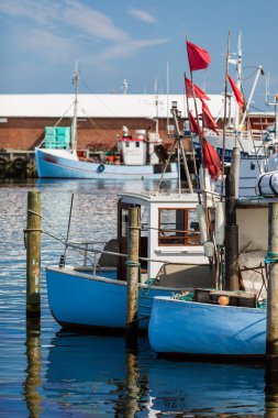 iki küçük balıkçı tekneleri