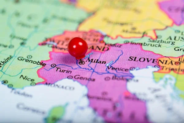 Pin rojo en el mapa de Italia — Foto de Stock