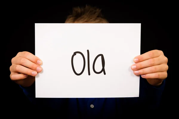 Kind hält Schild mit portugiesischem Wort ola - hallo — Stockfoto