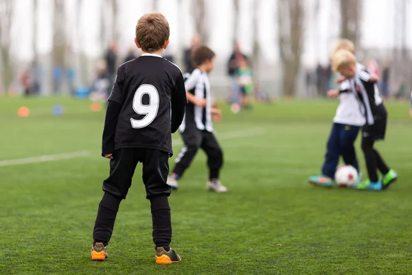 男の子のためのサッカー トレーニング — ストック写真