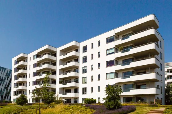 Modern appartementencomplex — Stockfoto