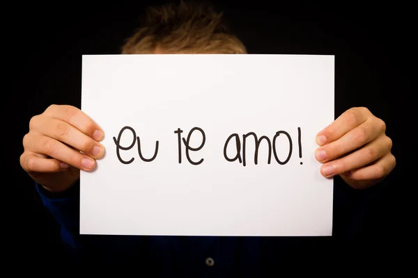 Child holding sign with Portuguese words Eu Te Amo - I Love You — Stock Photo, Image